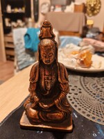 Guanyin (Kuan-jin) istenséget ábrázoló szobor, aki