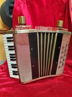 Tangóharmonika alakú vintage zenélő mini bár- és likőrkészlet. '60-s évek.