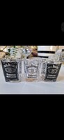 Jack Daniel's hibátlan üveg felespoharak, amelyek a márka ikonikus "Old No. 7" címkéjével