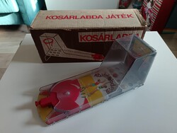 Lemezárugyári kosárlabda játék dobozával