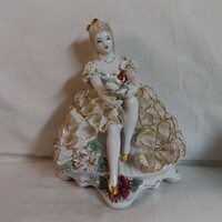 Csipkeruhás porcelán hölgy / balerina szobor – Német stílusú (17 cm)