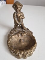 Régi tömör bronz/réz figurális gyűrűtartó tálka – Pisilő kisfiú békával