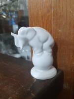 Herendi Gömbön Álló Cirkuszi Elefánt Porcelán Figura.6.7 cm.