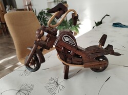 Faragott fa Harley-Davidson motor dísztárgy, 22 cm