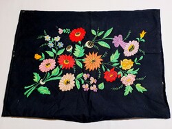 Kalocsai mintával hímzett díszpárna, párna huzat 54 x 39 cm