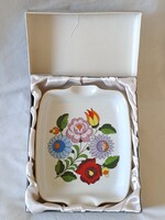 Új! Nagyobb méretű Kalocsai porcelán hamuzó / hamutartó / hamutál díszdobozban