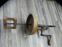Antik, kézi hajtású vajköpülő szerkezet (mechanikus köpülőfej)