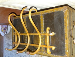 ANTIK JELZETT THONET FALI RUHA  FOGAS KALAP TARTÓ