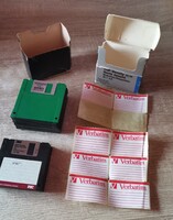 Retró 3,5" Floppy lemez csomag (20 db lemez, 6 db matrica, 2 db viseltes doboz) - Teszteletlen