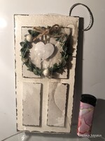 KARÁCSONYFADÍSZ - ÚJ - 20 x 10 cm - FA  AJTÓ KOSZORÚVAL CSILLÁMOS FEHÉR - HIBÁTLAN