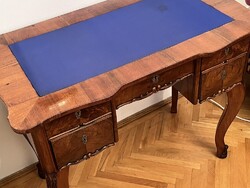 Íróasztal antik, térbe helyezhető