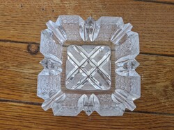 Vintage vastagfalú csiszolt üveg hamutál – négyállásos, geometrikus, kb. 12 cm