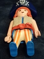Playmobil női kalóz figura (vörös hajjal, csontvárom-mintás kalappal,