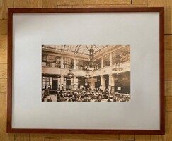 A Pesti Magyar Kereskedelmi Bank pénztárterme, 1910 körül (ismeretlen fotós) - reprodukció keretben