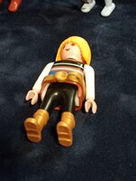 Playmobil viking / kalóz / harcos női figura (színes csíkos felsővel, aranyszínű övvel és csizmával