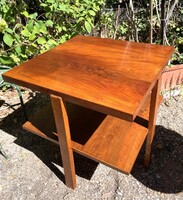 Régi mid-century modern art deco stílusú kétszintes fa lerakóasztal dohányzó asztal