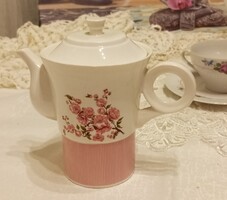 Rózsaszín csíkos alsó részű és rózsaszín virágmintás díszítésű porcelán teáskancsó