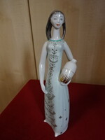 Hollóházi porcelán, vízhordó lány, magassága 28 cm. Jókai