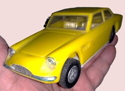 Régi Plasticart FERRARI 330GTC LENDKEREKES keményműanyag autó nyitható motorház és csomagtartó 16cm