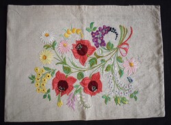Hímzett virágcsokor , díszpárna huzat néprajzi vászon kalocsai kézimunka párna huzat 51 x 38 cm