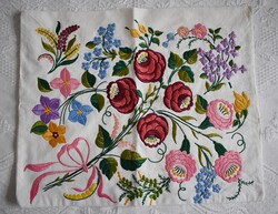 Hímzett virágcsokor , díszpárna huzat néprajzi kalocsai kézimunka párna huzat 45 x 37 cm