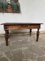 Faragott lábú  ónémet fa asztal ( dohányzóasztal)