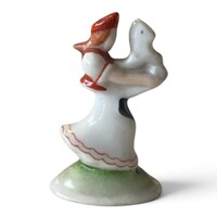 Herendi porcelán népviseletes lány báránnyal – mini figura, 5.5 cm