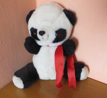 Régi retró plüss panda maci piros szalaggal 25 cm ülve, 1970-as évek