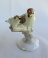 Aquincumi porcelán ágon ülő madár kis fiókájával