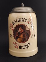 Müncheni stílusú Paulaner Bräu kerámia söröskorsó (krigli) ónfedéllel