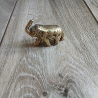 Szép régi réz elefánt szobor I. (4,4x5,4x1,5 cm)