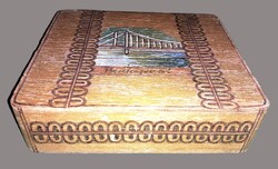 1940-50's Antik fa festett PIROGRÁF égetett asztali dísz doboz BUDAPEST - LÁNCHÍD 17 x 15 x 5 cm
