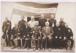 1848-49-es honvédek Hajdúnánás 1902 reprint képeslap