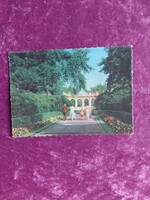 Retro NDK képeslap (1961) – Kelet-Berlin, Märchenbrunnen (Mese-kút), alkalmi bélyegzővel