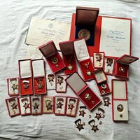 Kitüntetések, kiváló dolgozó, kiváló munkáért stb. egyben