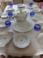 Herendi 32 darabos porcelán étkészlet különleges virágos-bogaras mintával 1942-s évből.