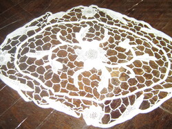 Csodaszép varrt csipke point lace terítő