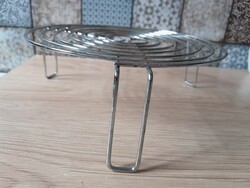 8 cm magas, háromlábú fém edényalátét (23 cm)