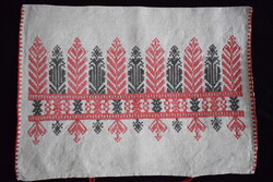 Hímzett beregi keresztszemes , vászon díszpárnahuzat , 47x36 cm