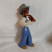H. Ráhmer Mária jelzett kerámia szobor – Furulyázó fekete / néger zenész fiú (23 cm)