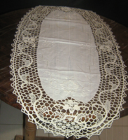 Csodaszép varrt csipke point lace terítő