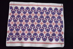 Hímzett beregi keresztszemes dekoratív párnahuzat , díszpárna Bereg 43x39cm