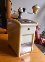 Retro konyhai kézi kávédaráló (Szarvasi Vas-fém KTSZ.) szép állapotban