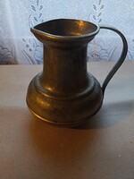 Antik, masszív sárgaréz kancsó / kiöntő (907 g, 17 cm) – fellelt állapotban