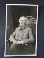 Antik férfi portré fotó szakállas úriember díszes karosszékben 1900 körül