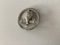 Kitűző  az 1938-as budapesti Nemzetközi Eucharisztikus Kongresszusról.