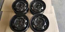Suzuki Swift 13" felújított lemezfelni.
