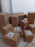 Kartondoboz 54 db kisebb termékek csomagolàsàra+ajàndékba 30 db térkitöltő