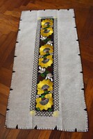 Kalotaszegi selyem hímzés futó terítő , asztalközép dekoráció futó , 97x47 cm