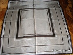 JAPÁN SELYEM BARNA-FEHÉR KENDŐ,  NEM HASZNÁLT MÉRET: 65 X 65 CM